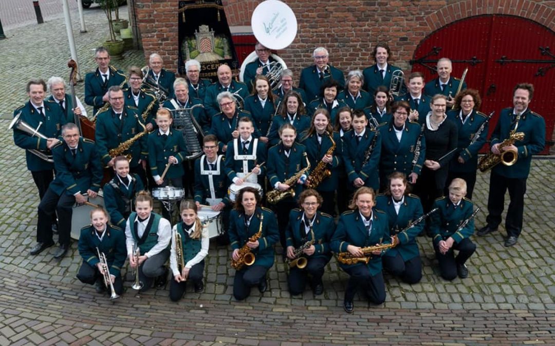 Muzikale zomerklanken in het groen, een gezamenlijk zomerconcert van harmonie KnA, percussie KNAP en harmonie Crescendo in het Natuurtheater Zeddam.